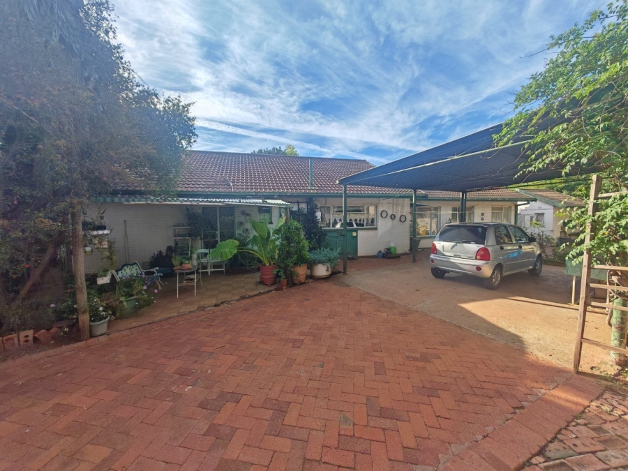 8 Bedroom Property for Sale in Fleurdal Free State